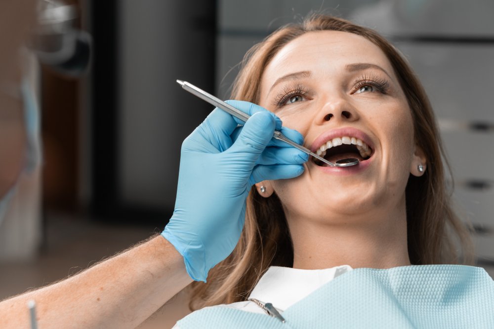 Like a true expert, the doctor examines each tooth in detail, assessing the condition of the enamel, gums, and other aspects of dental health. The doctor skillfully uses dental instruments, providing